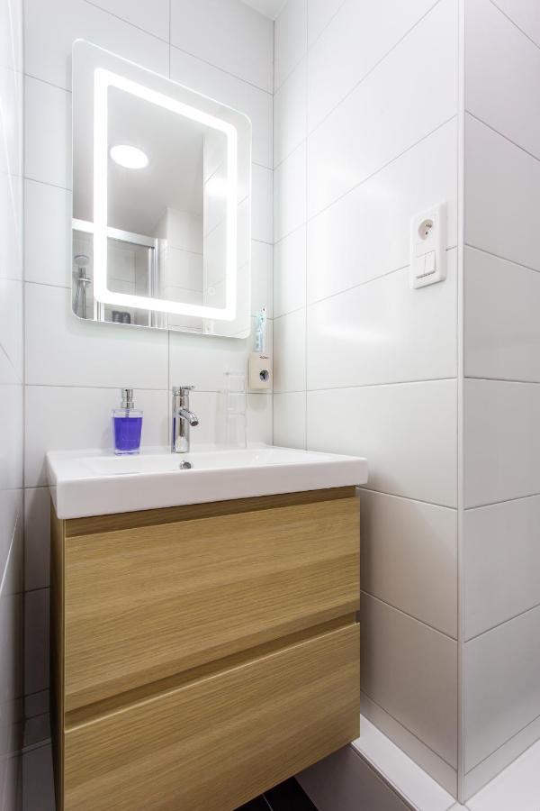 D&E - PARIS-DISNEY - HOLIDAYS APARTMENT - APPARTEMENT DE VACANCES - 5 CHAMBRES- 5 SDB - 5 BEDROOMS - 5 BATHROOMS - Netflix Champs-Sur-Marne Exterior foto