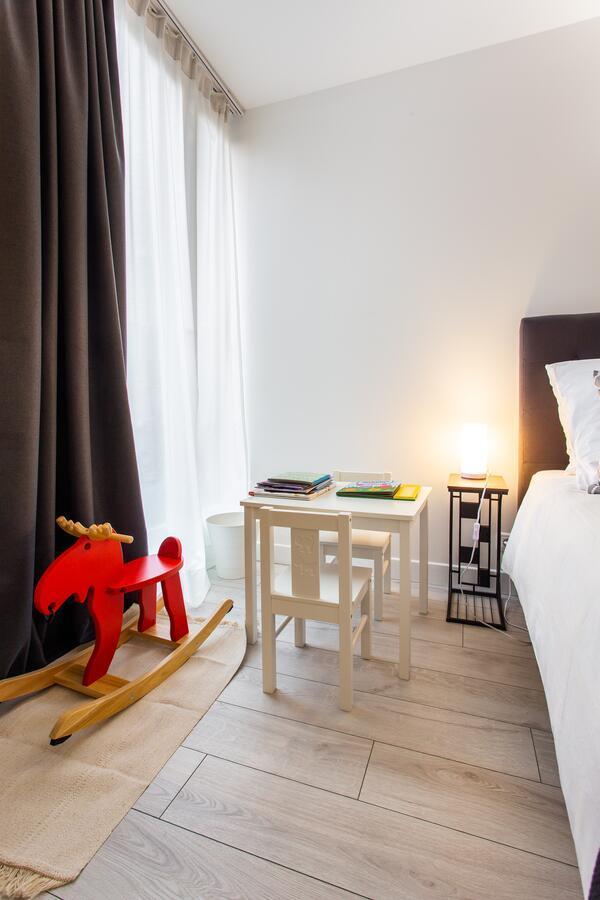 D&E - PARIS-DISNEY - HOLIDAYS APARTMENT - APPARTEMENT DE VACANCES - 5 CHAMBRES- 5 SDB - 5 BEDROOMS - 5 BATHROOMS - Netflix Champs-Sur-Marne Exterior foto