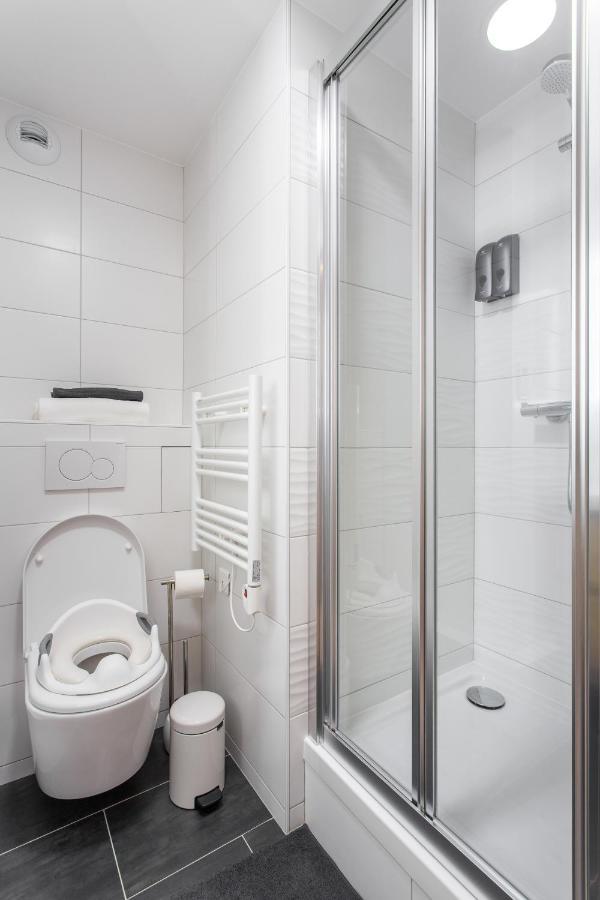D&E - PARIS-DISNEY - HOLIDAYS APARTMENT - APPARTEMENT DE VACANCES - 5 CHAMBRES- 5 SDB - 5 BEDROOMS - 5 BATHROOMS - Netflix Champs-Sur-Marne Exterior foto