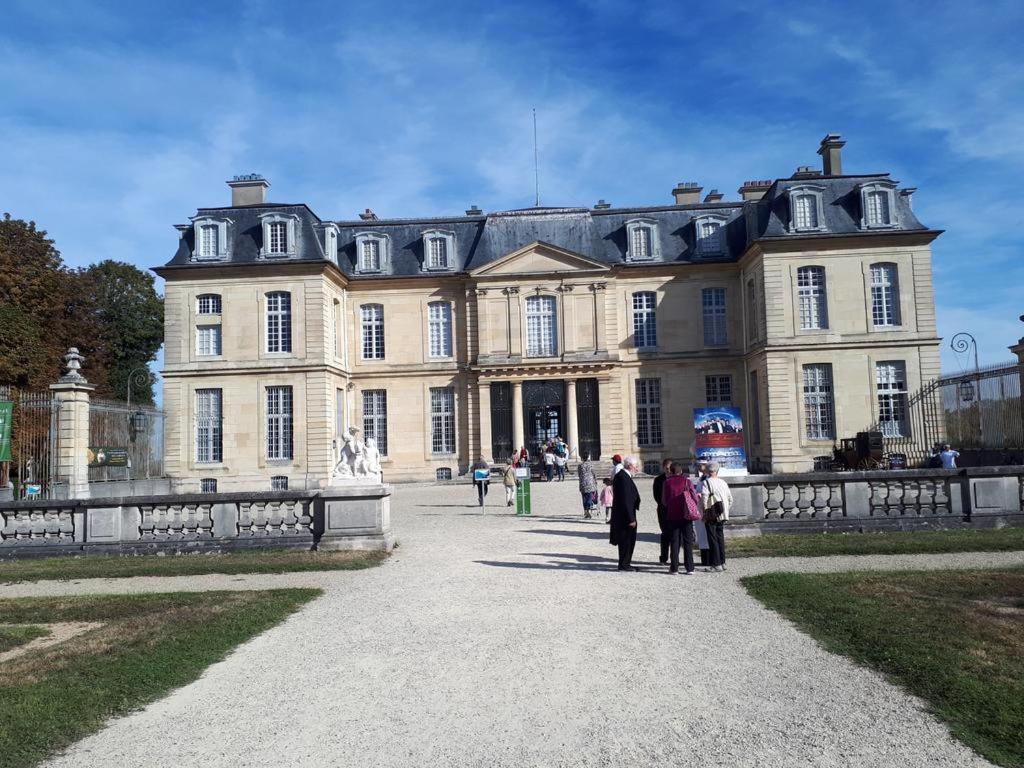 D&E - PARIS-DISNEY - HOLIDAYS APARTMENT - APPARTEMENT DE VACANCES - 5 CHAMBRES- 5 SDB - 5 BEDROOMS - 5 BATHROOMS - Netflix Champs-Sur-Marne Exterior foto
